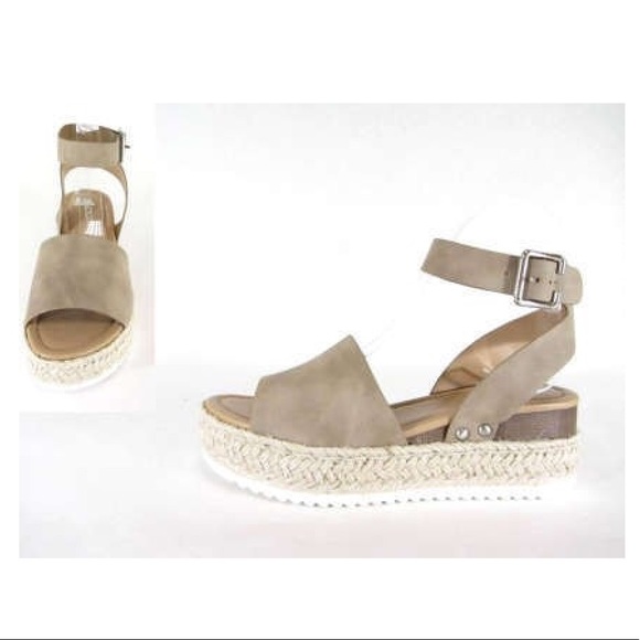 SODA Flatform Sandals - Picture 2 of 3